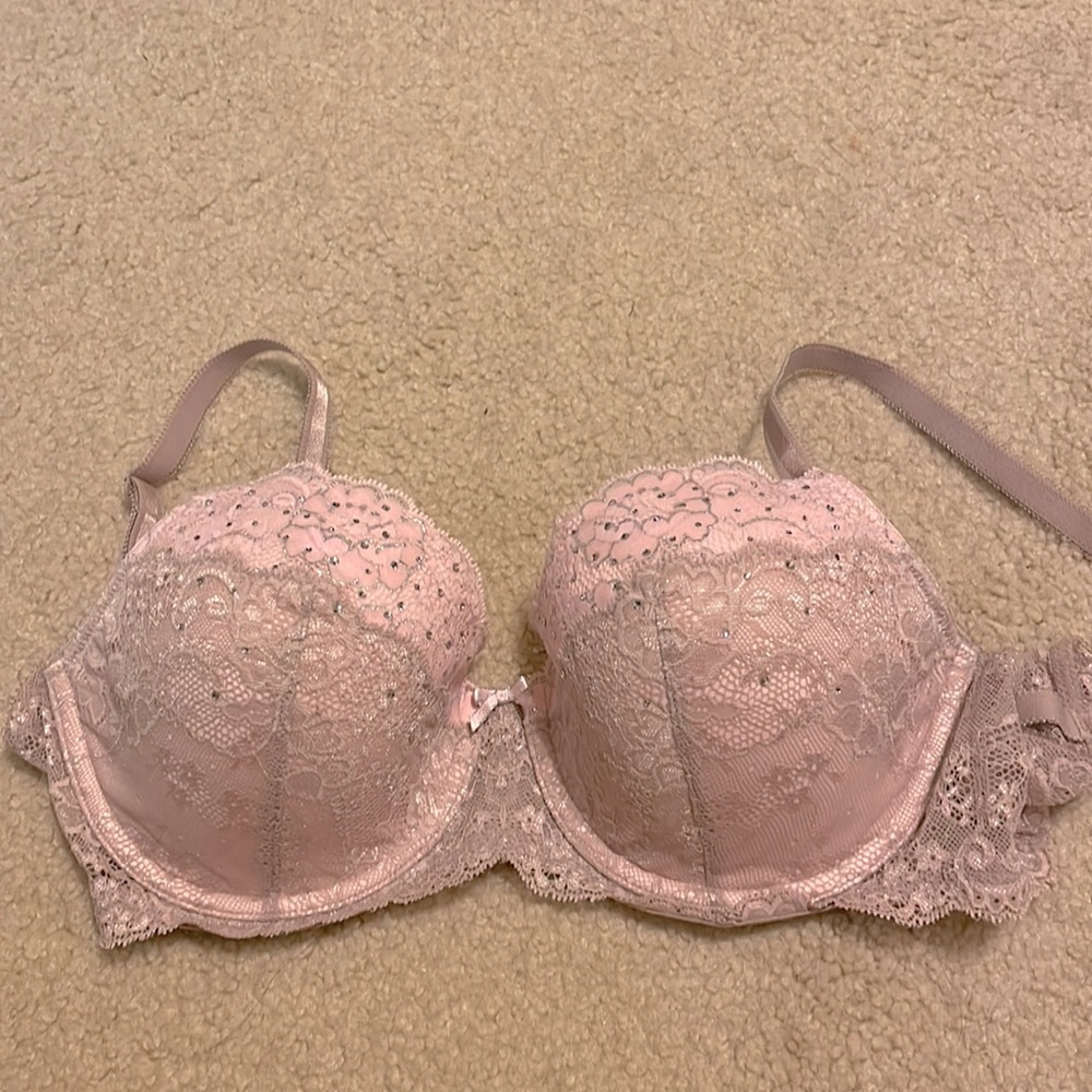 NWOT Victoria’s Secret Lacy Bra
